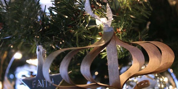 12 Days of Paper Christmas Decorations & Remodelaholic’s Anonymous 97