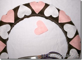 Making an Argyle Valentines wreath (20)
