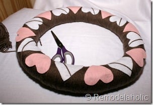 Making an Argyle Valentines wreath (26)