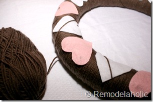 Making an Argyle Valentines wreath (27)