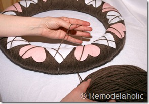 Making an Argyle Valentines wreath (33)