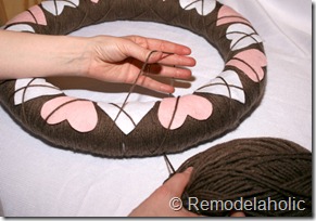 Making an Argyle Valentines wreath (33)