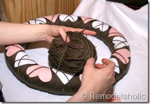 Making an Argyle Valentines wreath (34)