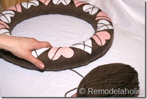 Making an Argyle Valentines wreath (38)