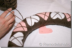 Making an Argyle Valentines wreath (42)