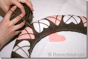 Making an Argyle Valentines wreath (43)