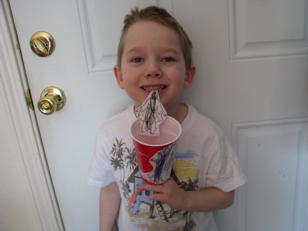 Mommy's Little Helper He lives pop up craft