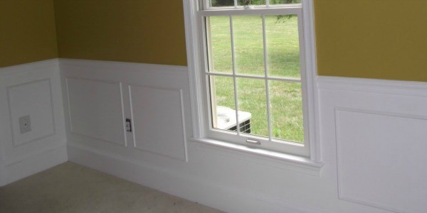 simple picture frame wainscoting feature