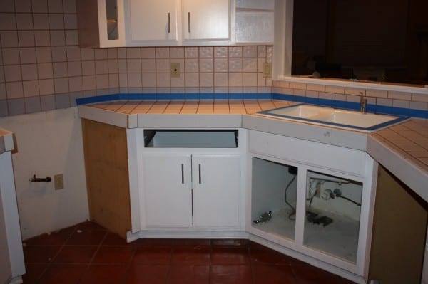 7 Level Quick Concrete For DIY Countertop Redo, By Design Stocker Featured On @Remodelaholic