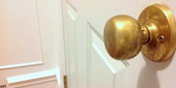 how to age brass door knobs DIY