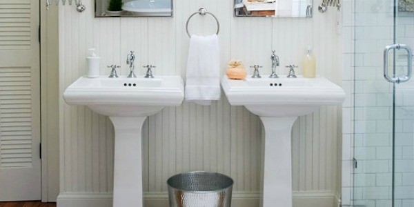 bright white bath for two feature