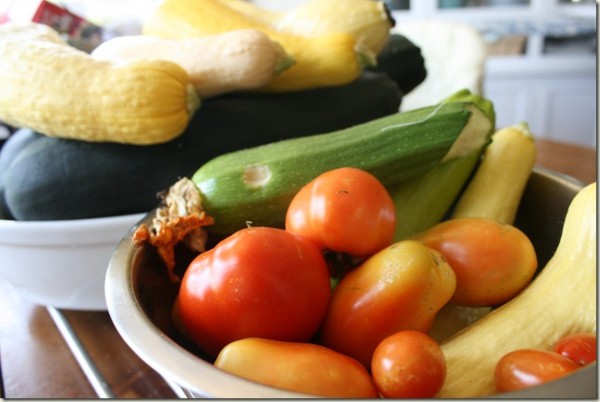Re-Grow Vegetables from Scraps via Tipsaholic.com