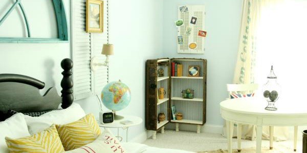 feature, antique trunk bookshelf in the guest room, featured on Remodelaholic.com