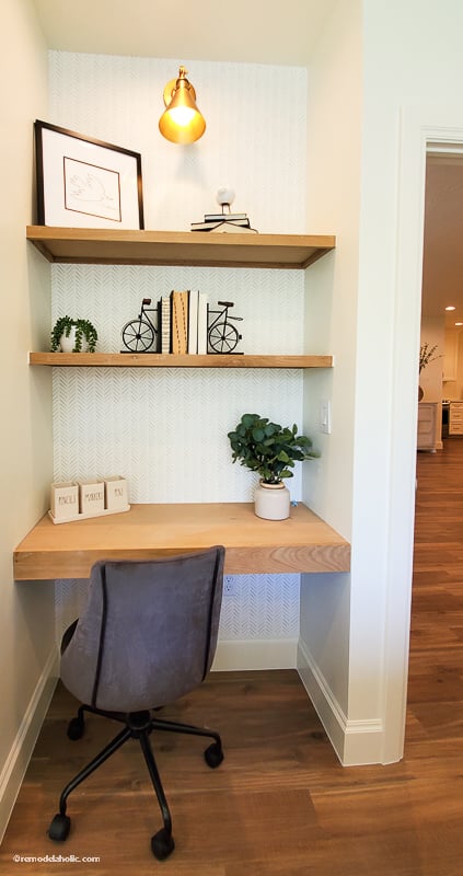 How to Decorate a Hallway Desk