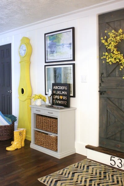Build-a-Swedish-clock-tutorial-Yellow-Swedish-clock-national-painting-week-5-400x600