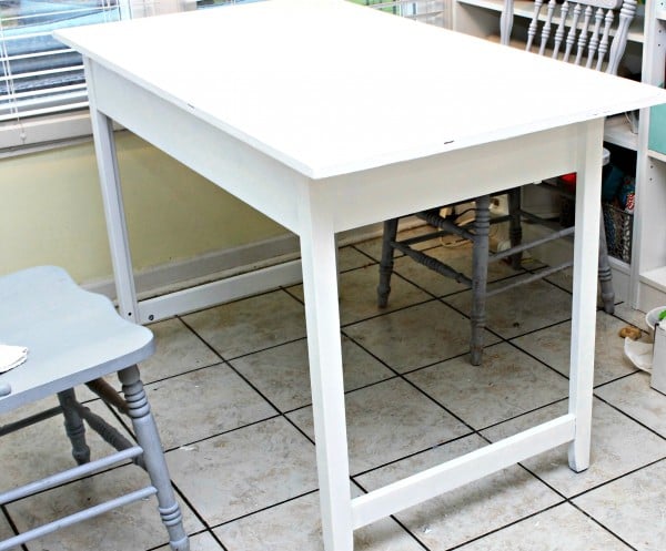 Desk without shelf