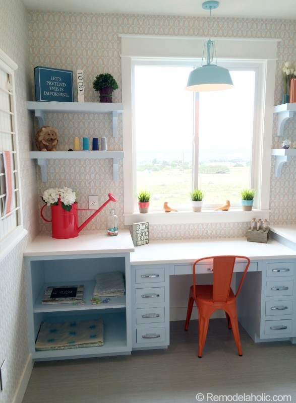 Laundry/ craft room!  Wall paper!