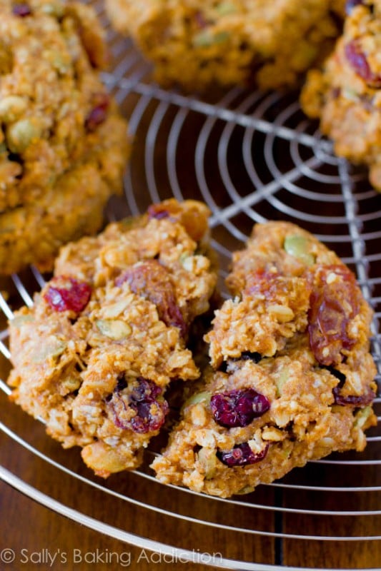 8 Ideas for Easy, No-Cook Camping Breakfasts - tipsaholic, #camping, #breakfast, #easycooking