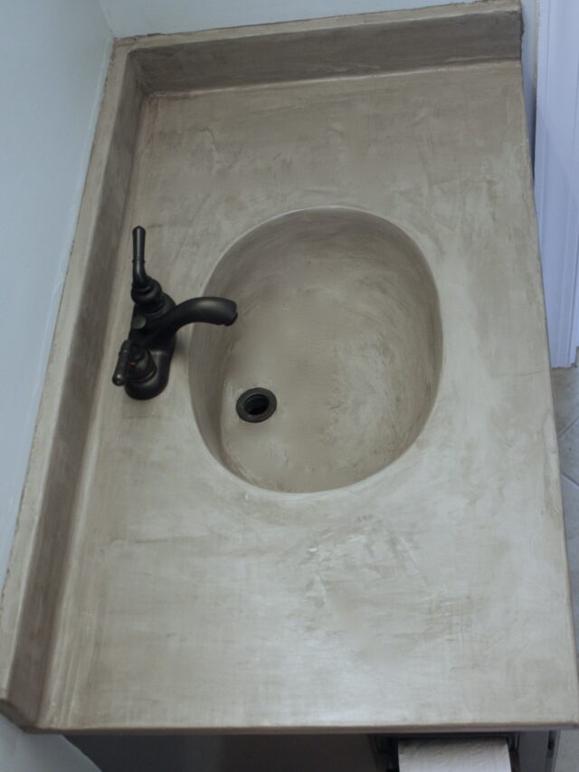 MUST PIN! Learn How To Transform A Cultured Marble Vanity With Concrete On Remodelaholic.com!