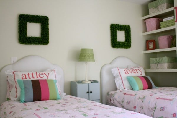 curved keystone headboard via Designer Trapped