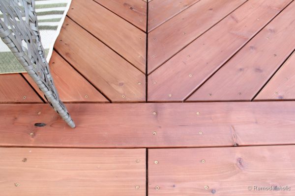 Tips for how to stain a deck @remodelaholic