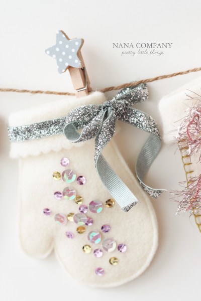 Find a fun way to countdown the days to Christmas and get a little crafty. Try one of these adorable 11 DIY Christmas Advent Calendar Garlands ~ Tipsaholic.com #Christmas #countdown #advent