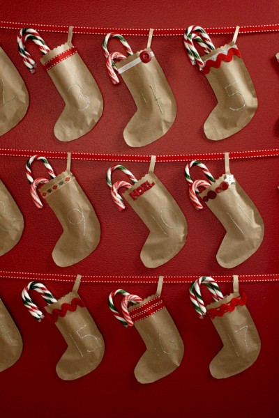 Find a fun way to countdown the days to Christmas and get a little crafty. Try one of these adorable 11 DIY Christmas Advent Calendar Garlands ~ Tipsaholic.com #Christmas #countdown #advent