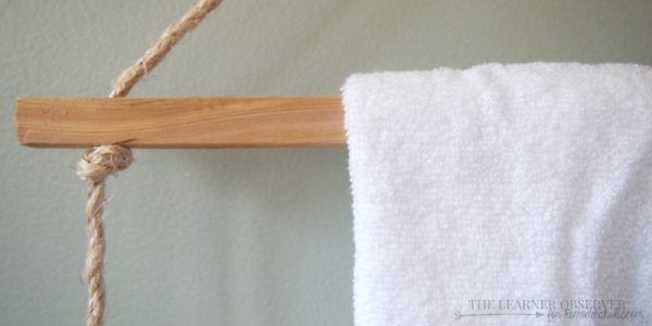 Using just rope and some 1x1 wood you can make a great towel or blanket rack in 15 minutes! Via The Learner Observer for Remodelaholic.com