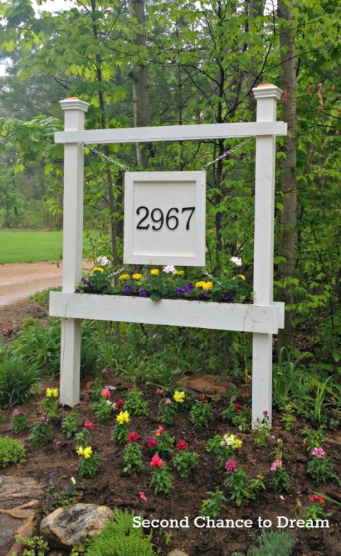 DIY house number planter box sign - Second Chance to Dream featured on @Remodelaholic