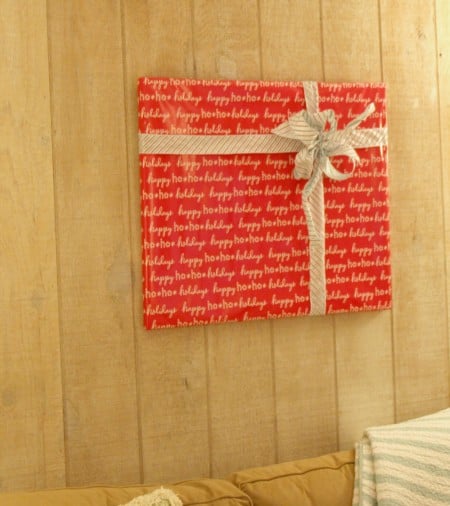 gift wrapped photo frame - Georgia Peachez via @Remodelaholic