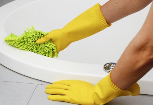Cleaning the bathroom isn't always fun, but it can be easy. Here are some great tips for how to clean your bathroom using Clorox Bleach via @tipsaholic #cleaning #bathroom #bleach #clorox