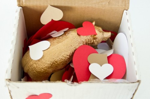 Need something a little creative for your guy this Valentine's? Get creative and whip up one of these 20 DIY Valentines for Guys - tipsaholic, #valentines #valentinesday #DIY #valentine's