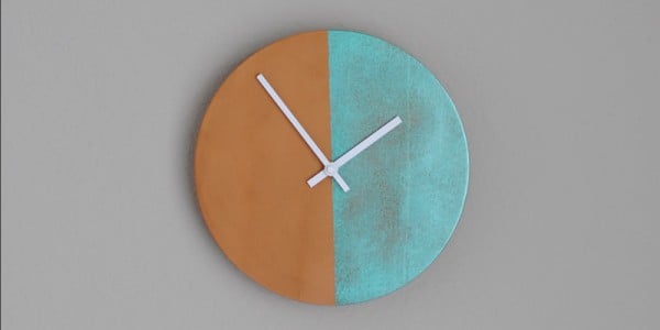 DIY Two-Tone Copper Clock | Remodelaholic.com #anthropologie #clock #knockoff