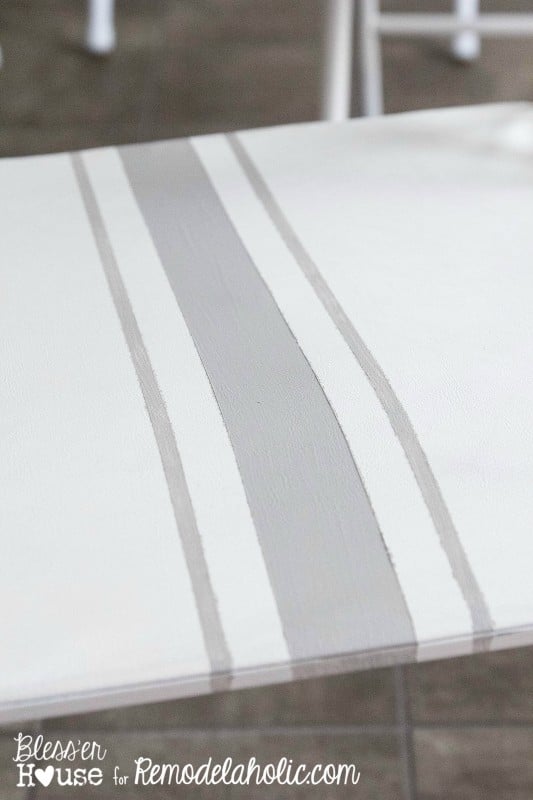 Painted Folding Chair Makeover | Remodelaholic.com