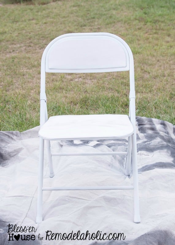 Painted Folding Chair Makeover | Remodelaholic.com
