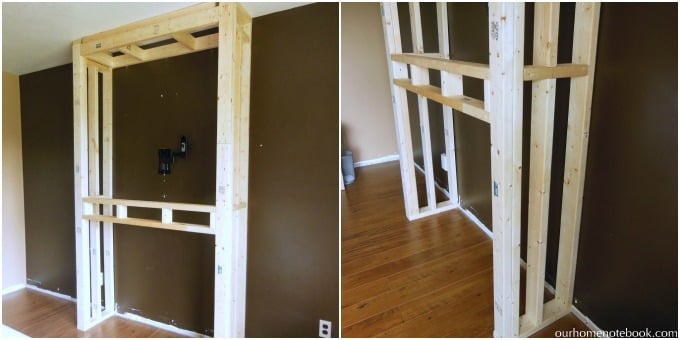 Chimenea empotrada envolvente y estantería con rincón de TV oculto