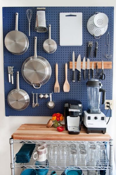 Pegboards can be used in every room in your house! Here are 32 pegboard ideas to show you just how versatile the humble pegboard can be. 32 Pegboard Ideas For Every Room in Your House via @tipsaholic #pegboard #diy #homedecor #home