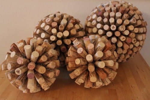 Do you save all of your wine corks? Here are 25 amazing wine cork DIY ideas for you to try! 25 Wine Cork DIY Ideas via tipsaholic.com #wine #corks #diy #projects