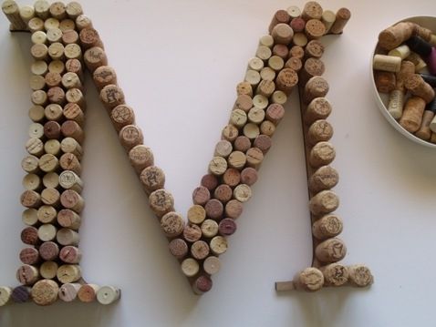 Do you save all of your wine corks? Here are 25 amazing wine cork DIY ideas for you to try! 25 Wine Cork DIY Ideas via tipsaholic.com #wine #corks #diy #projects
