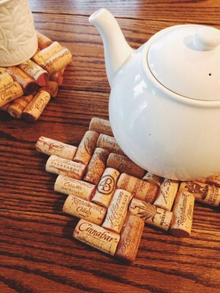 Do you save all of your wine corks? Here are 25 amazing wine cork DIY ideas for you to try! 25 Wine Cork DIY Ideas via tipsaholic.com #wine #corks #diy #projects