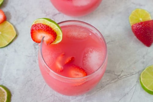 Brighten up your spring and summer days with a refreshing strawberry drink! Serve these 7 strawberry drinks at your next BBQ or pool party! 7 Delicious Strawberry Drinks via @tipsaholic #strawberry #drinks #drink #strawberries #summer