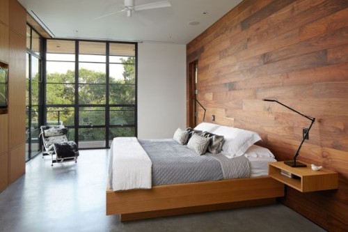 A minimalist home doesn't mean a boring home. Use these tips to decorate walls in your home while keeping things minimalist and simple. How to Decorate Walls as a Minimalist ~ Tipsaholic.com #minimalism #decorating
