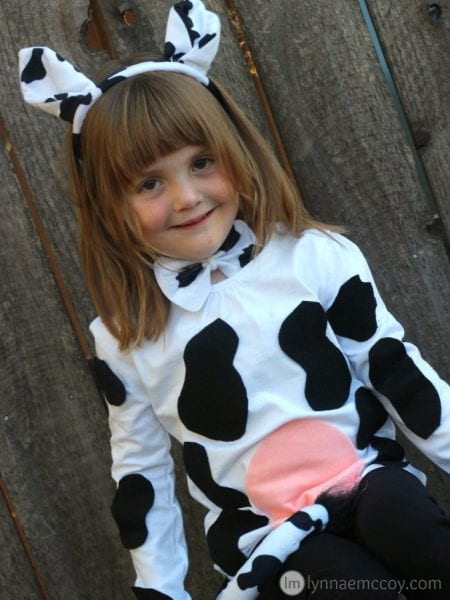 55 Amazing No-Sew Halloween Costumes For Kids - Tipsaholic, #halloween, #costumes, #DIY, #no-sew, #halloweencostumes