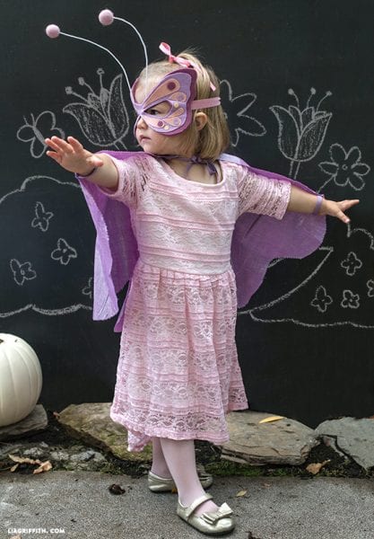 55 Amazing No-Sew Halloween Costumes For Kids - Tipsaholic, #halloween, #costumes, #DIY, #no-sew, #halloweencostumes