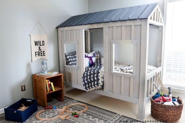 Gorgeous cabin bed with building plans!