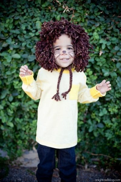 55 Amazing No-Sew Halloween Costumes For Kids - Tipsaholic, #halloween, #costumes, #DIY, #no-sew, #halloweencostumes