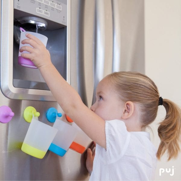 brilliant kids cup holder on the fridge! One cup per kid, fewer dirty cups in my dishwasher