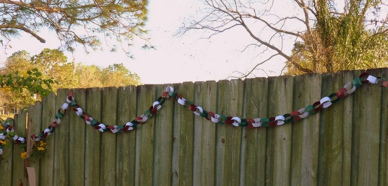 Don't throw away old blinds, reuse them. There are so many ways to use them around the home. Check out these 25 Ways to Repurpose Old Blinds via Remodelaholic.com #oldblinds #upcycle #repurpose #blinds #diy