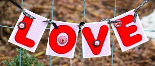 Don't throw away old blinds, reuse them. There are so many ways to use them around the home. Check out these 25 Ways to Repurpose Old Blinds via Remodelaholic.com #oldblinds #upcycle #repurpose #blinds #diy