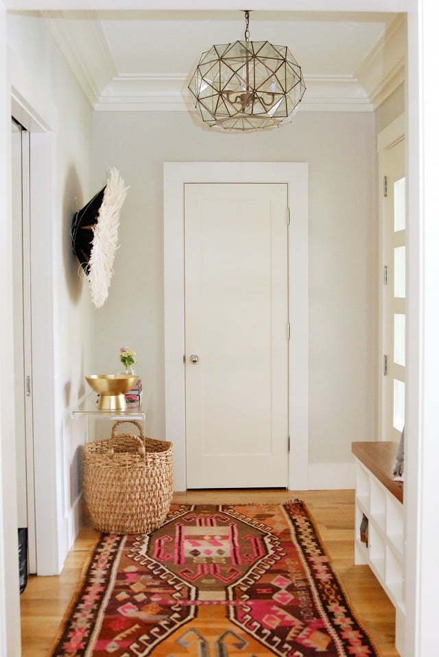 That rug is amazing, and I love the light in this entry hall! I need a shoe cubby bench, too. | 100+ Beautiful Mudrooms and Entryways at Remodelaholic.com